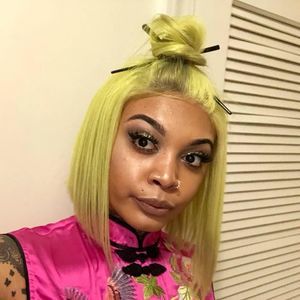 Meet your Posher, Alexis